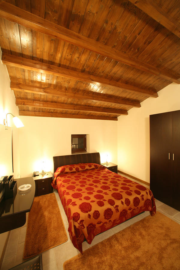 Arhontiko Parnona Otel Karyes Oda fotoğraf