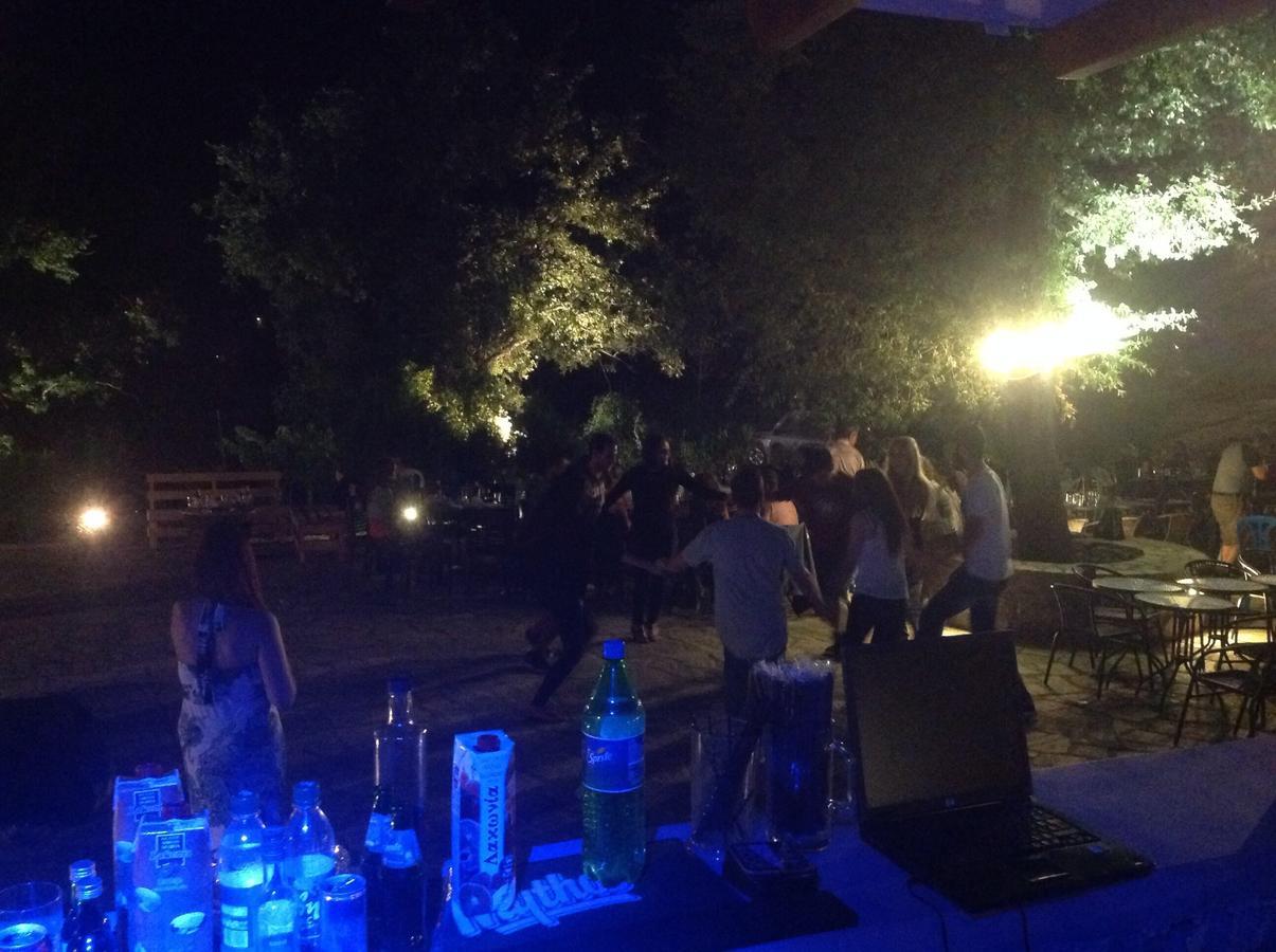 Arhontiko Parnona Otel Karyes Dış mekan fotoğraf